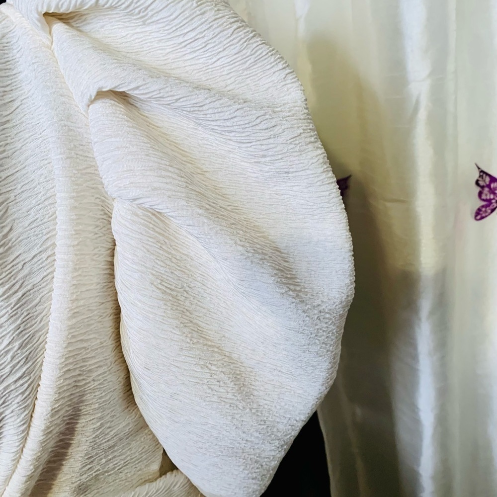 Express Ivory Bodysuit With Dramatic Sleeves size M - Picture 4 of 6